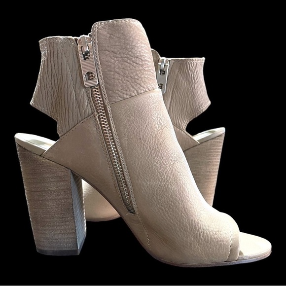 DOLCE VITA, CHIC, OPEN TOE/HEEL BOOTIE. NUDE LEATHER BOOTIE. SIZE 10 - Picture 1 of 10
